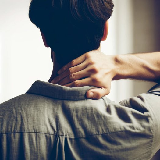 Persoon met een whipplash